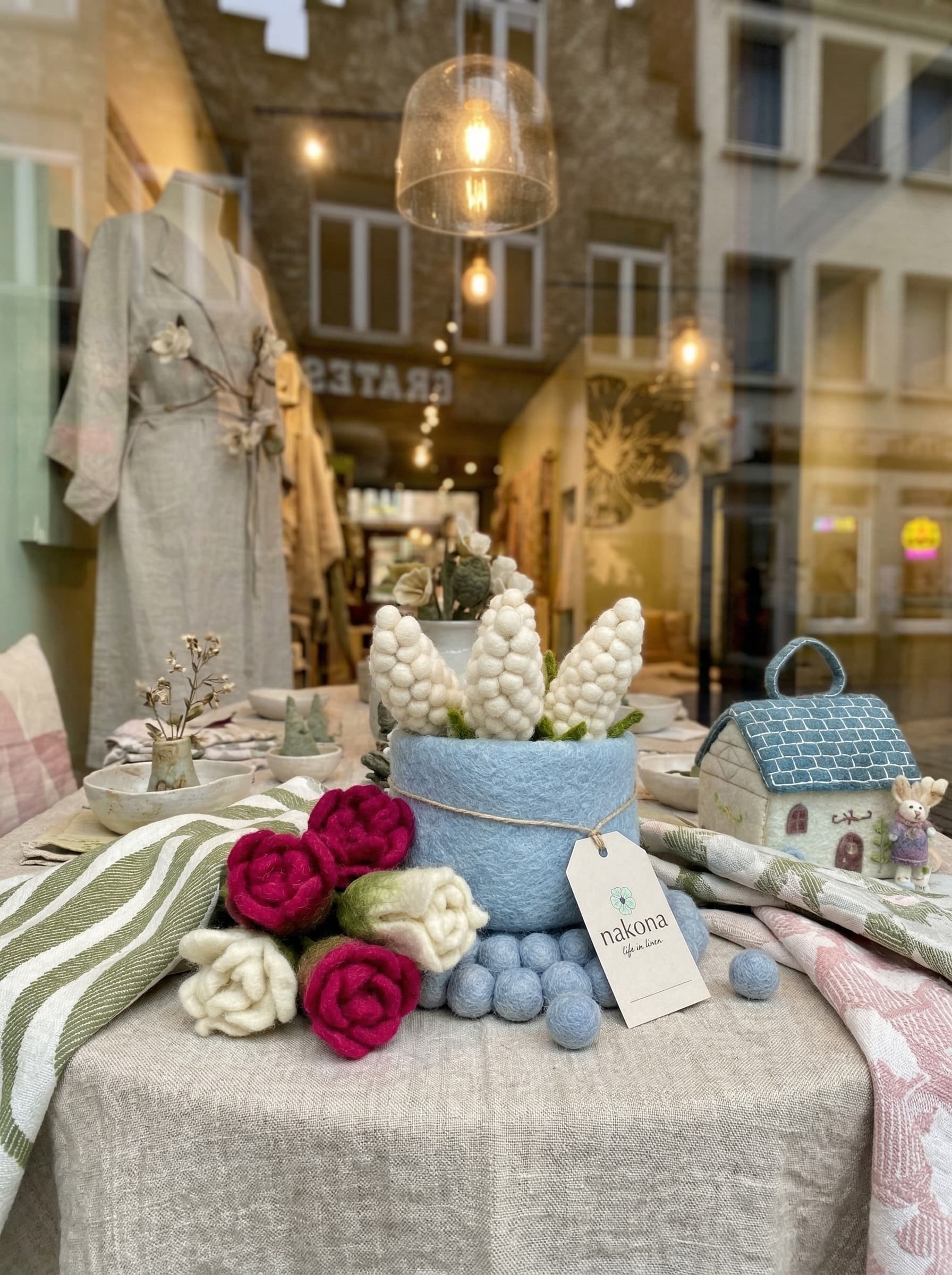 Nakona decoraties collectie — Vilten bloemen, mandjes en handgemaakte wollen accenten voor in huis